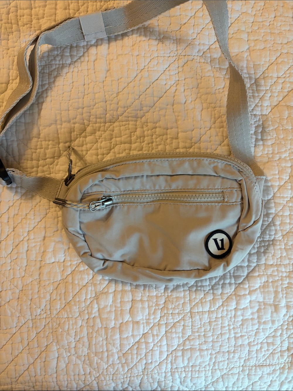 Vuori hip bag